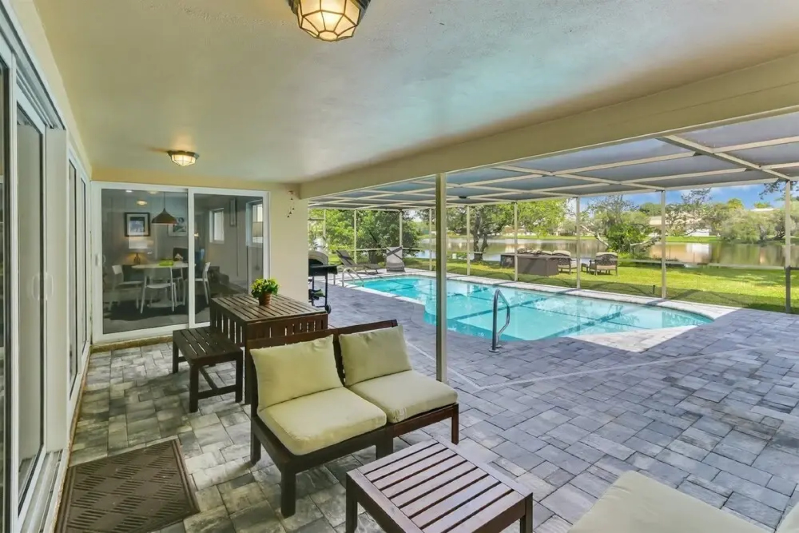 Watersedge - Private & Sanitized, Self Check-in. Perfect for Social Distancing & Working From Home. Private Pool, Pet Friendly. Super-host Support
