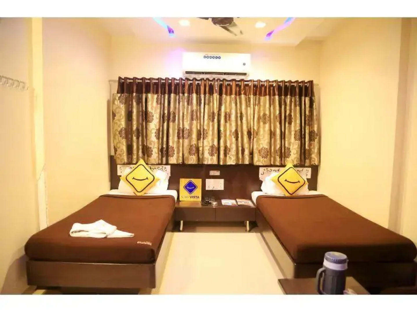 hotel skylawn surat