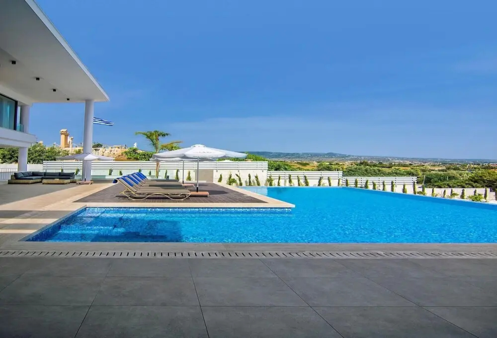 Villa Avyana