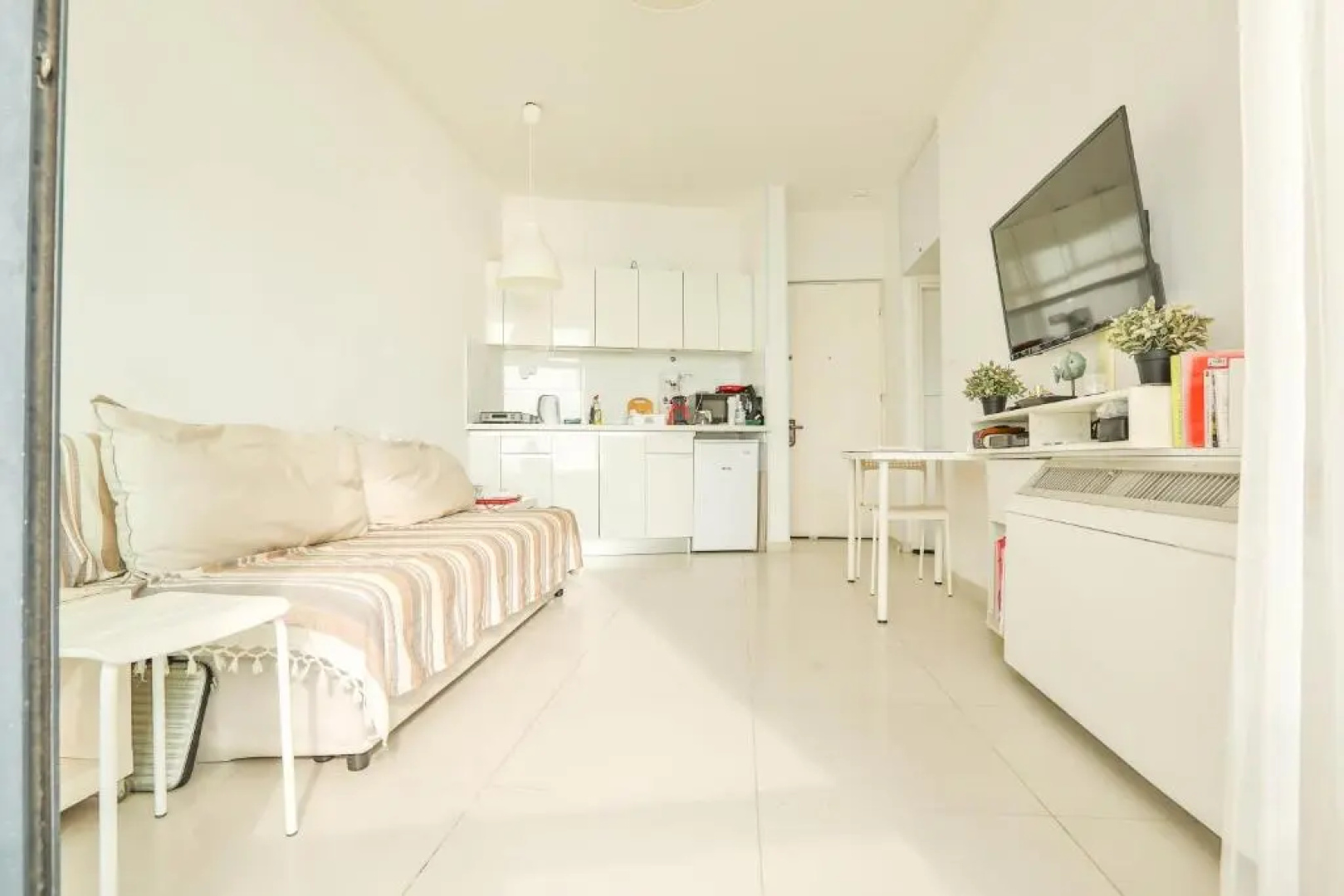 Colony Beach Apartment 705
