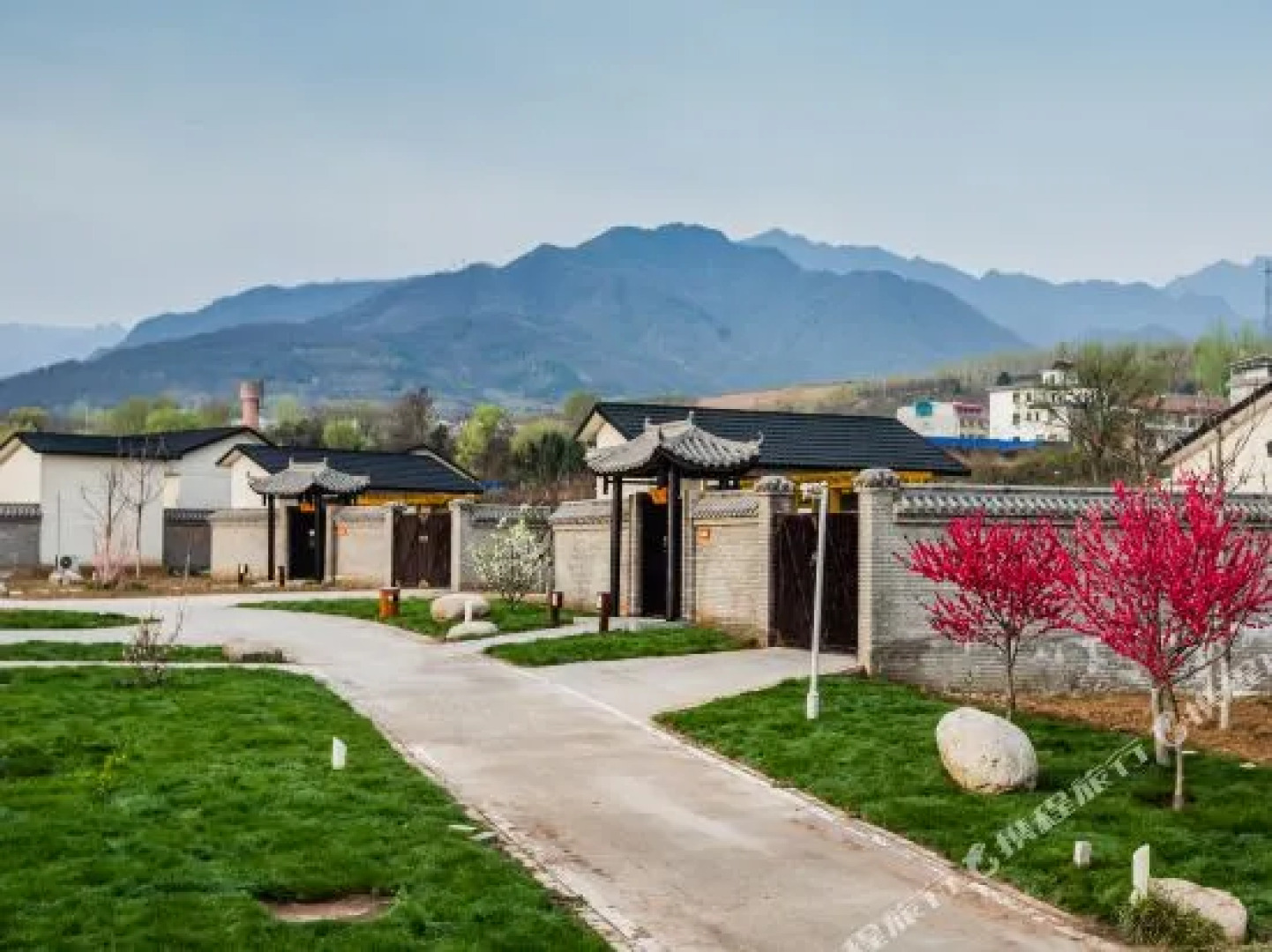 Scenery Retreats (Qinling Mount Taibai Hot Spring Retreat)