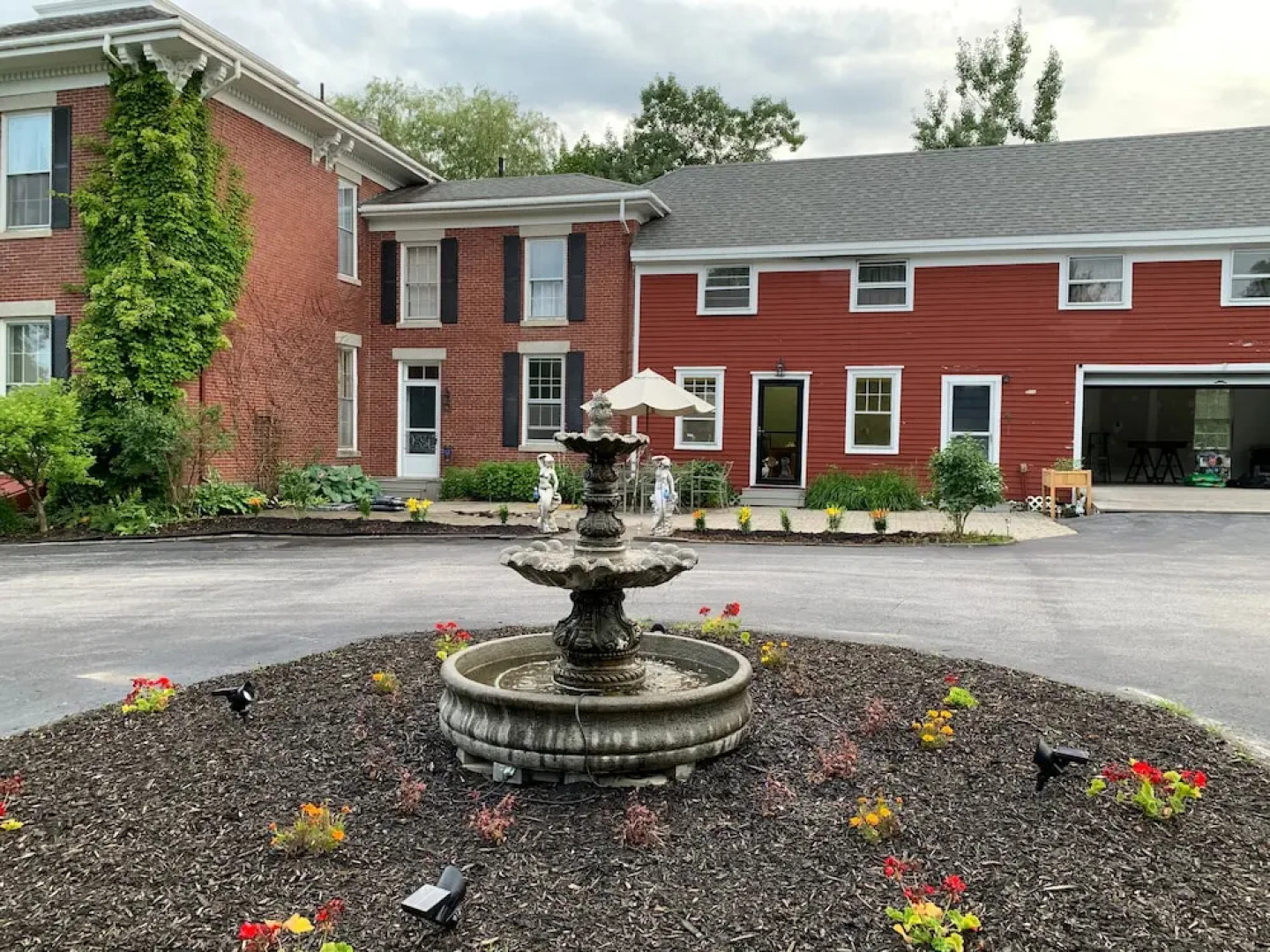 Captain Sweetser's Inn