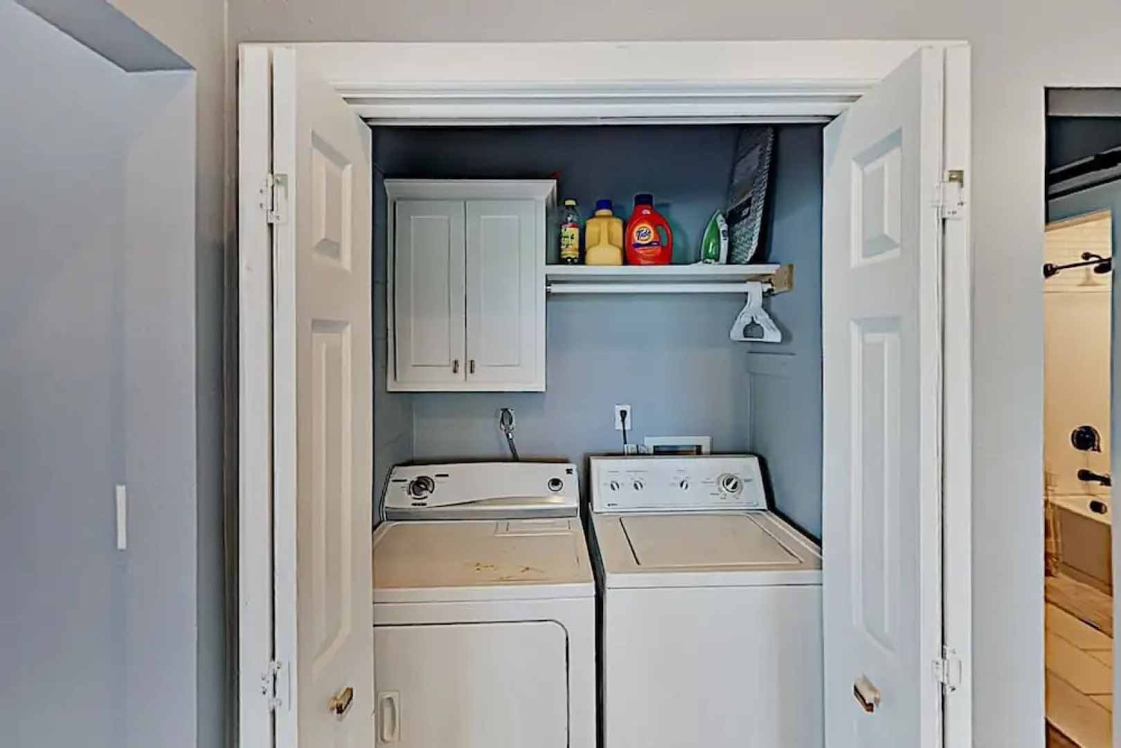Deluxe Getaway: Big Corner Lot, Great Locale! 3 Bedroom Home