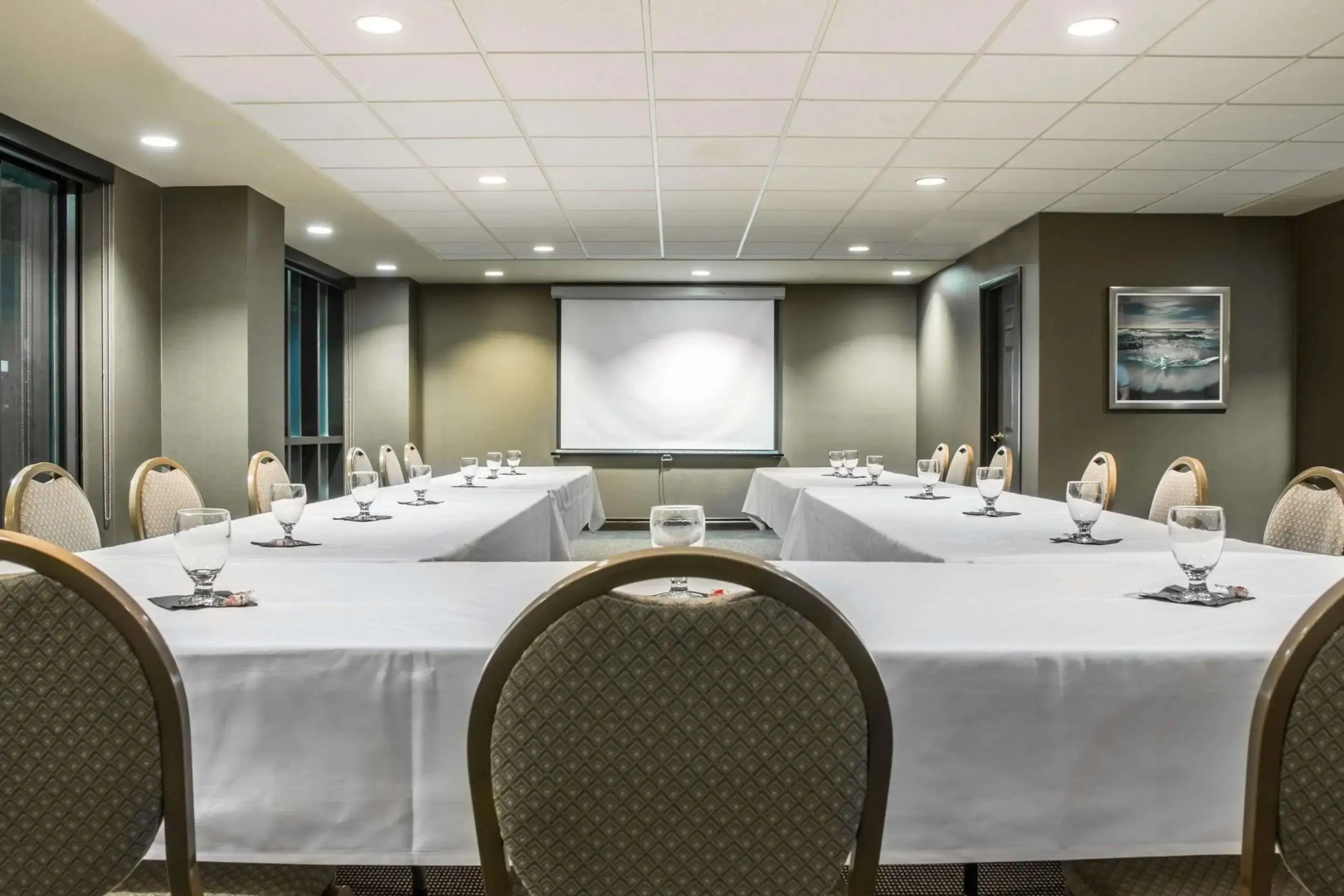 Shoreline Inn & Conference Center, an Ascend Collection Hotel