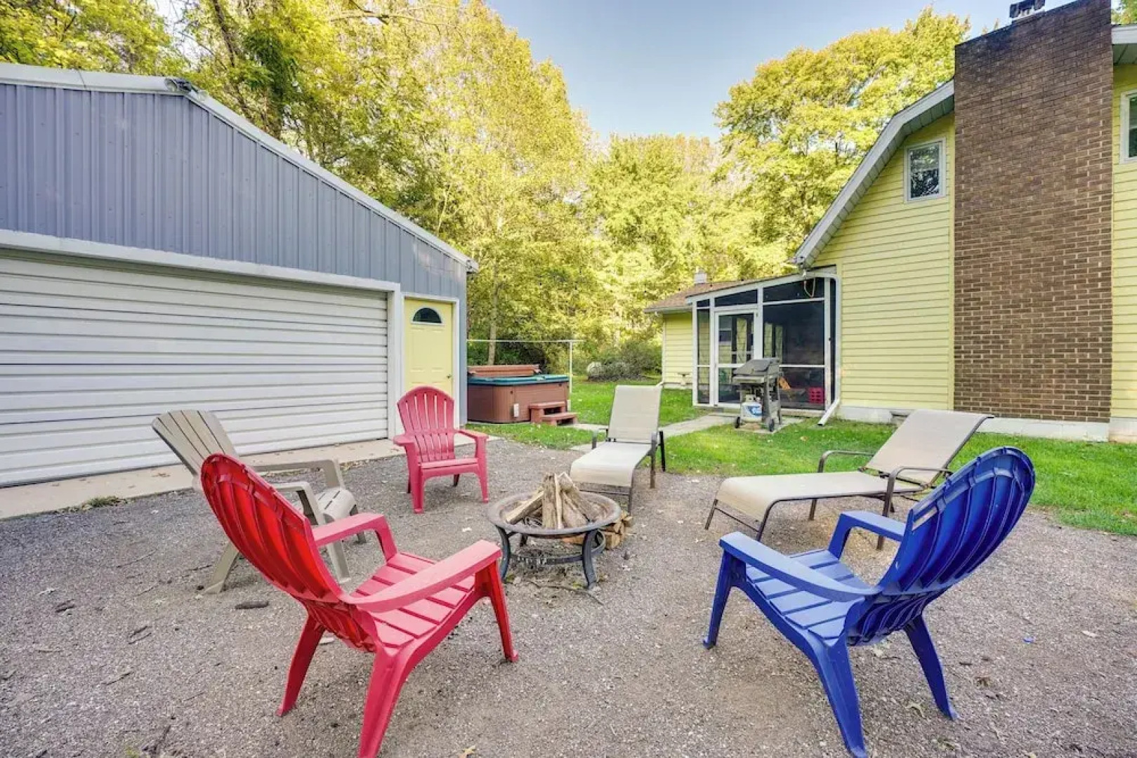 Renovated, Spacious Retreat in Union Pier!