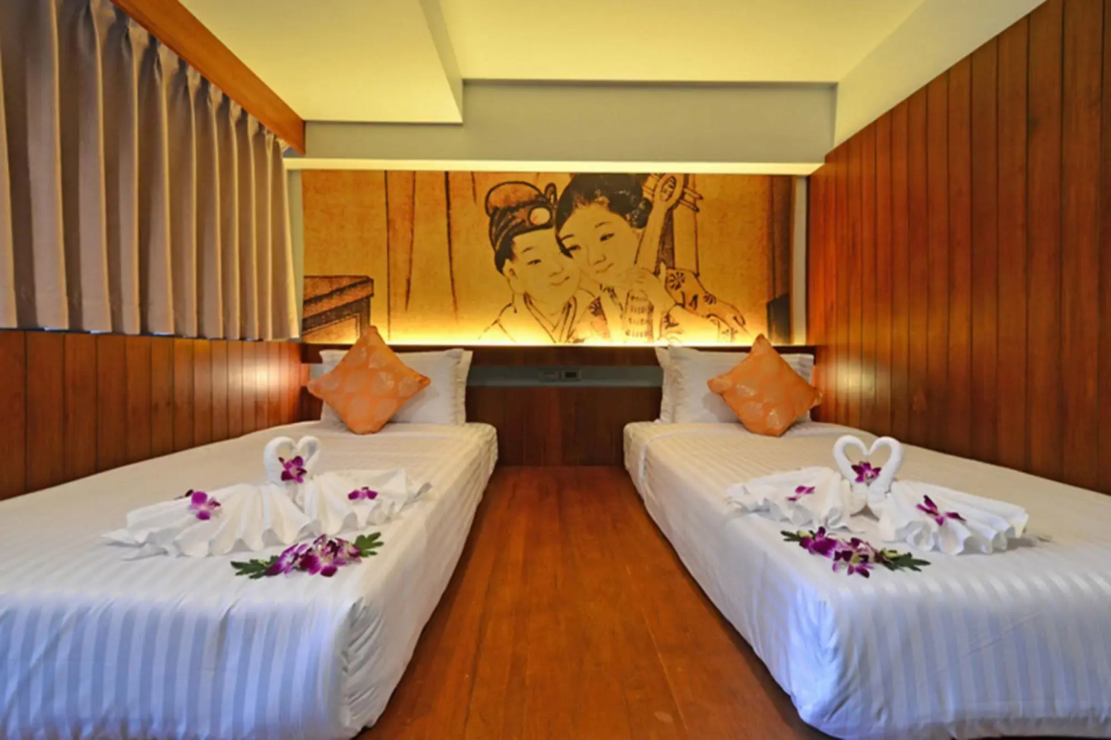 Lap Roi Karon Beachfront