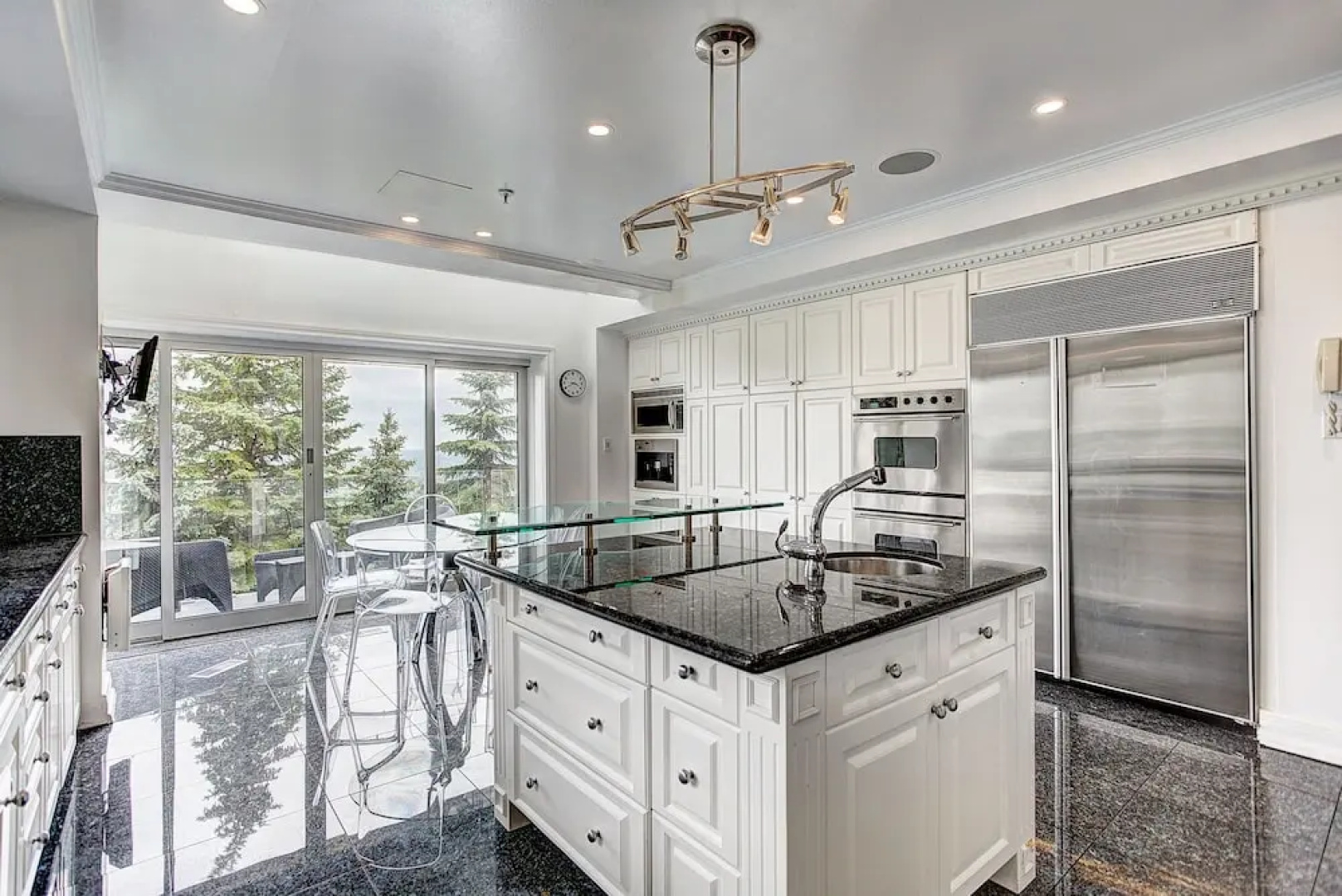 Luxury 5BR & Pool Home in Westmount MTL
