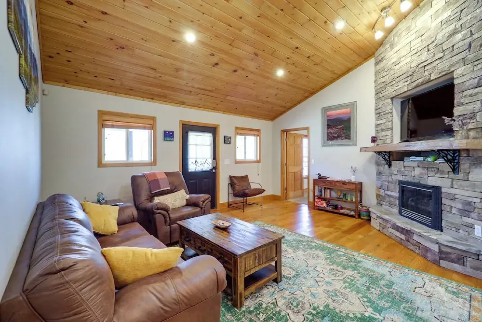 Pet-friendly Cabin w/ Fire Pit in Spruce Pine!