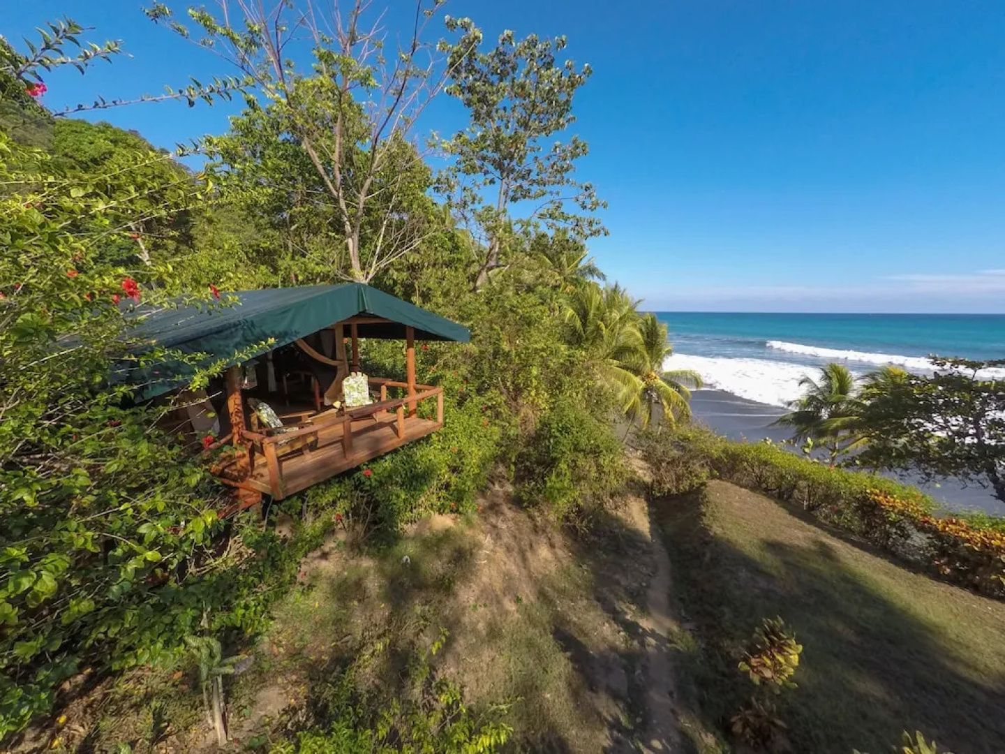 La Leona Eco Lodge