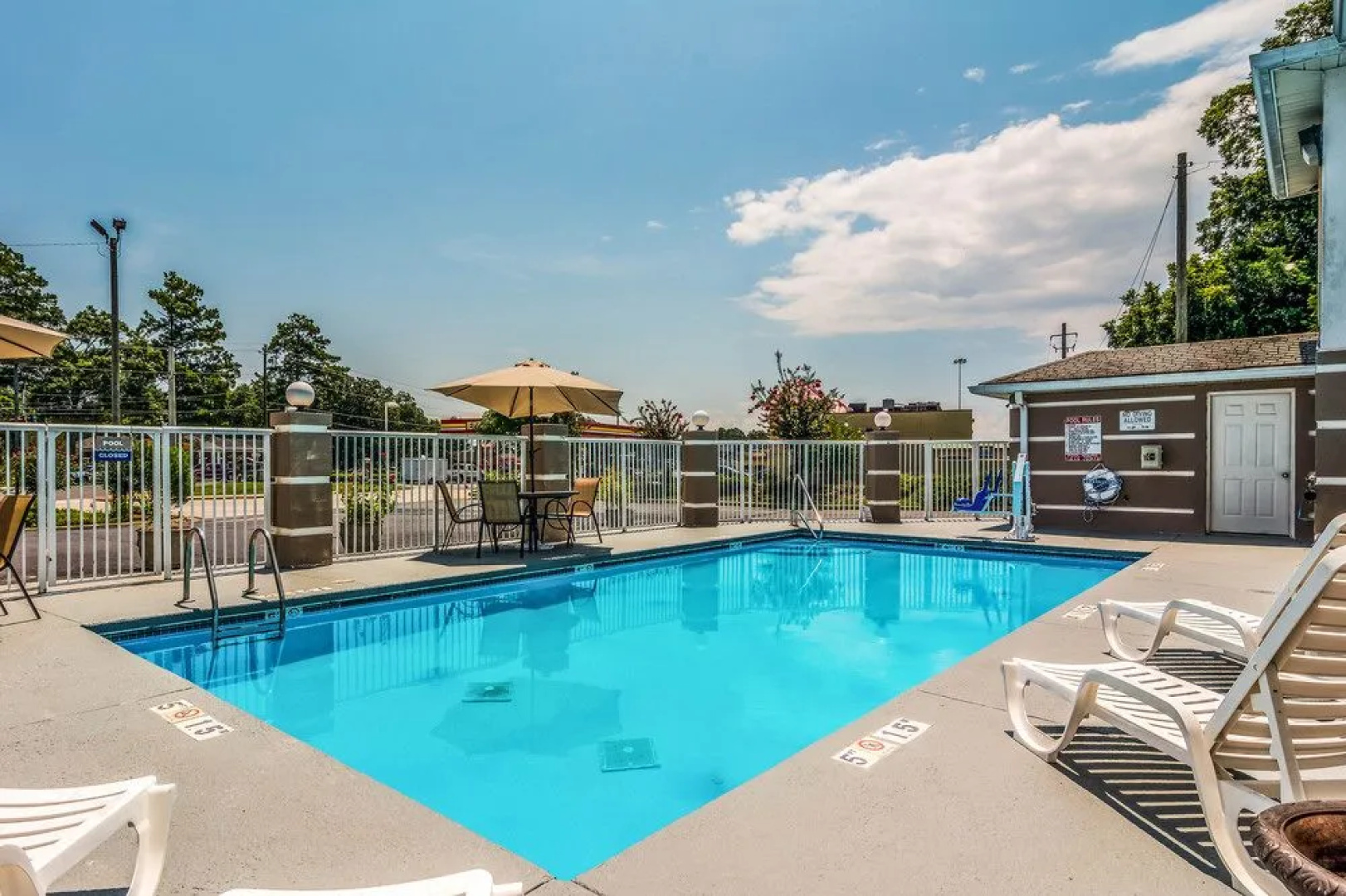 Executive Inn & Suites