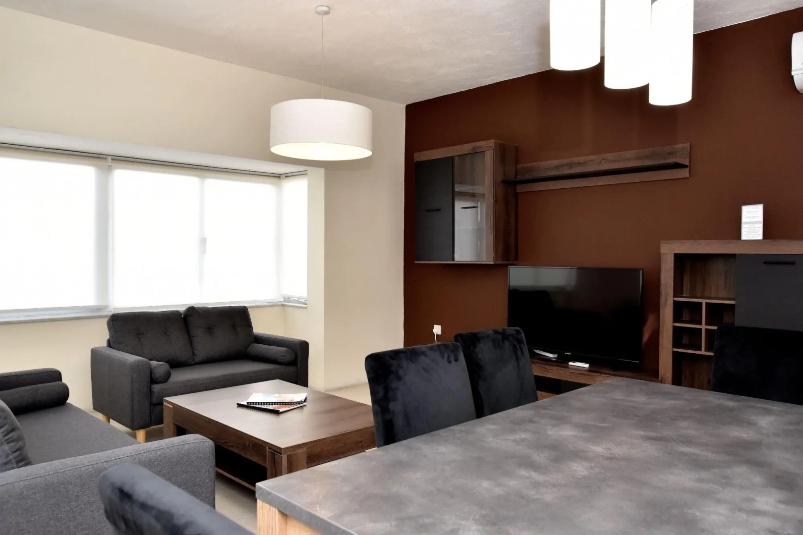 Bright and Spacious 2 Bedroom Apartment with Harbour View - 3