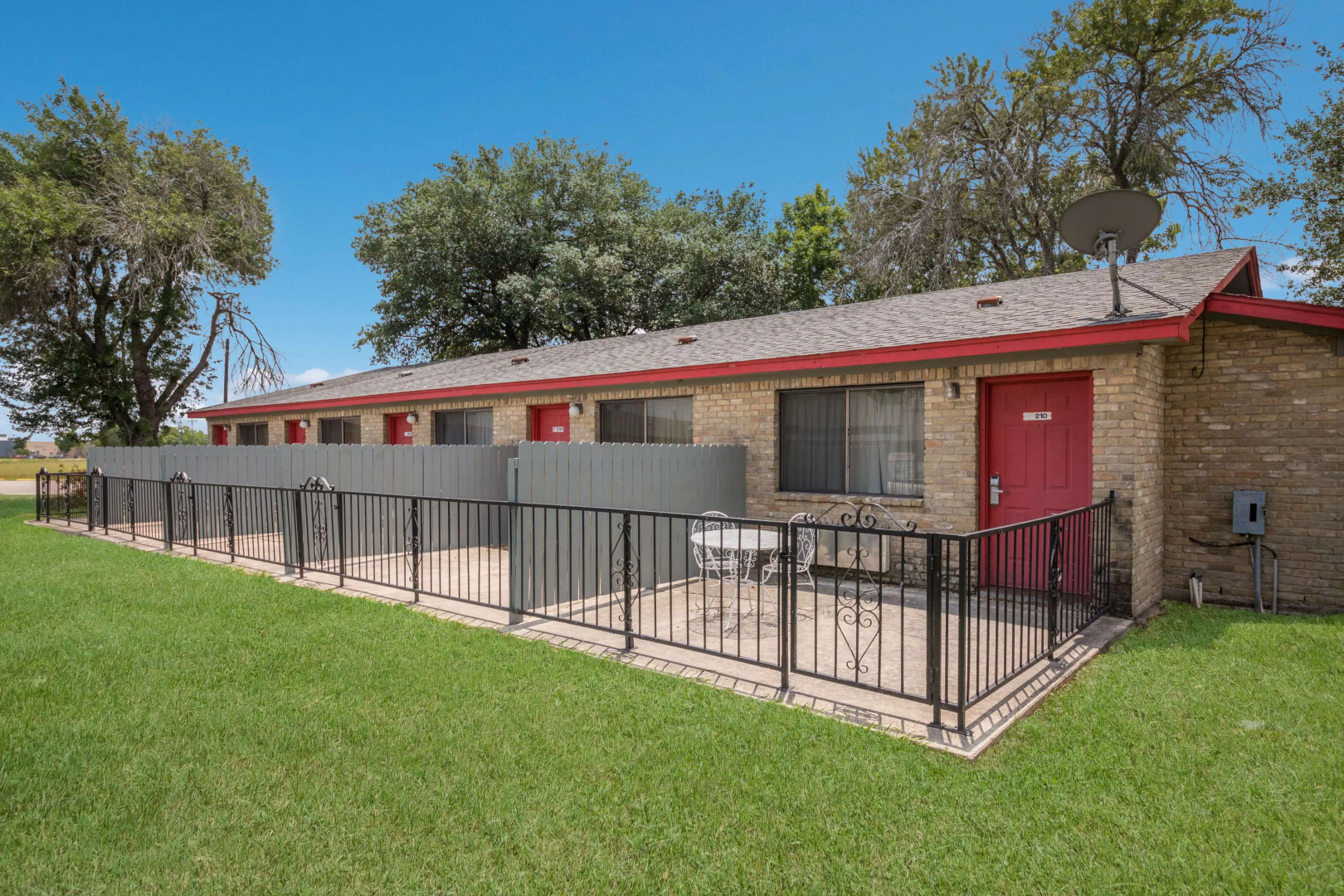 Americas Best Value Inn Lockhart