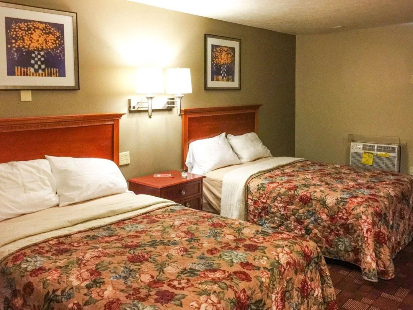 Отель Econo Lodge Warrensville Heights