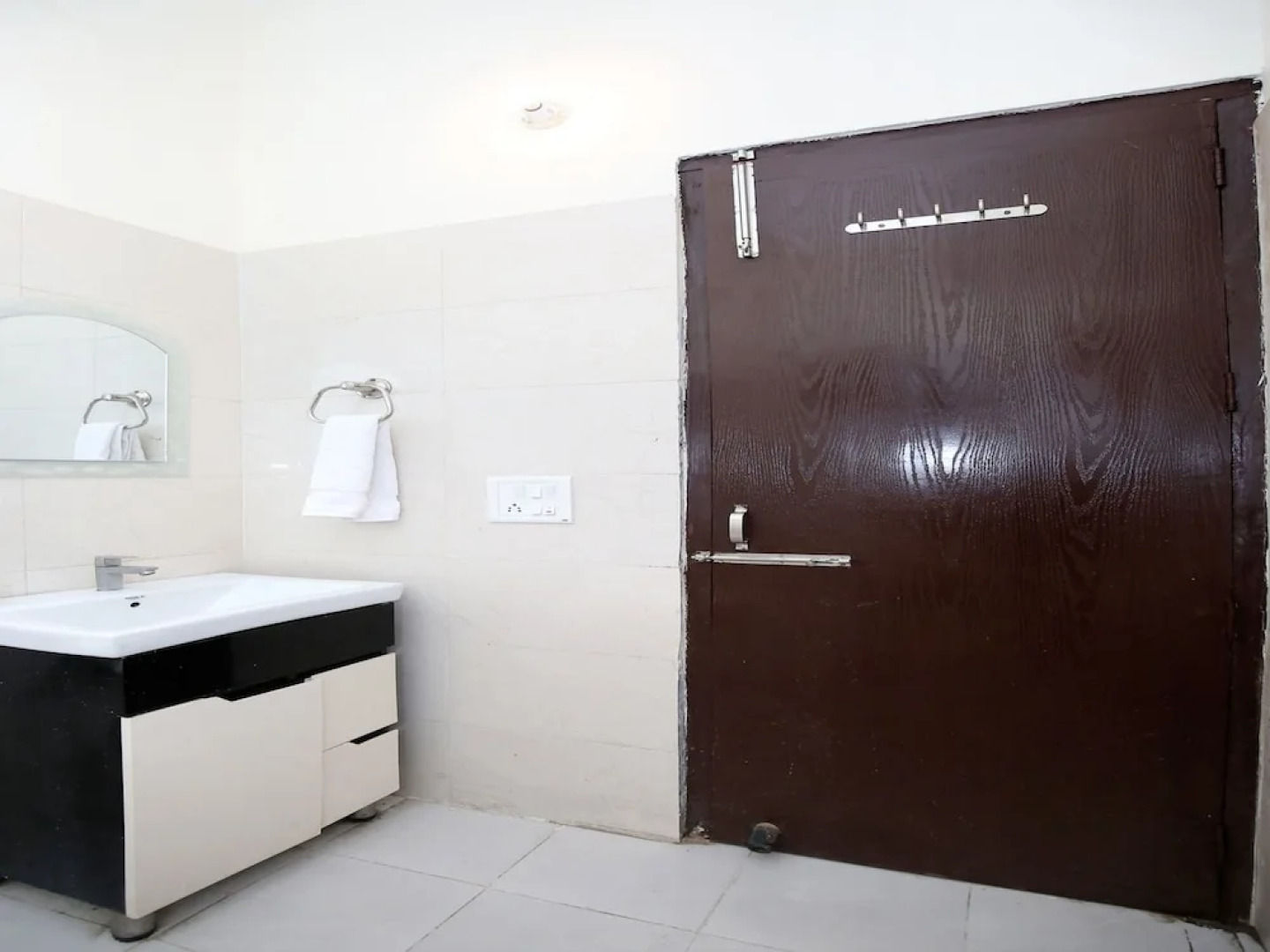 OYO 12934 Hotel Shivjot