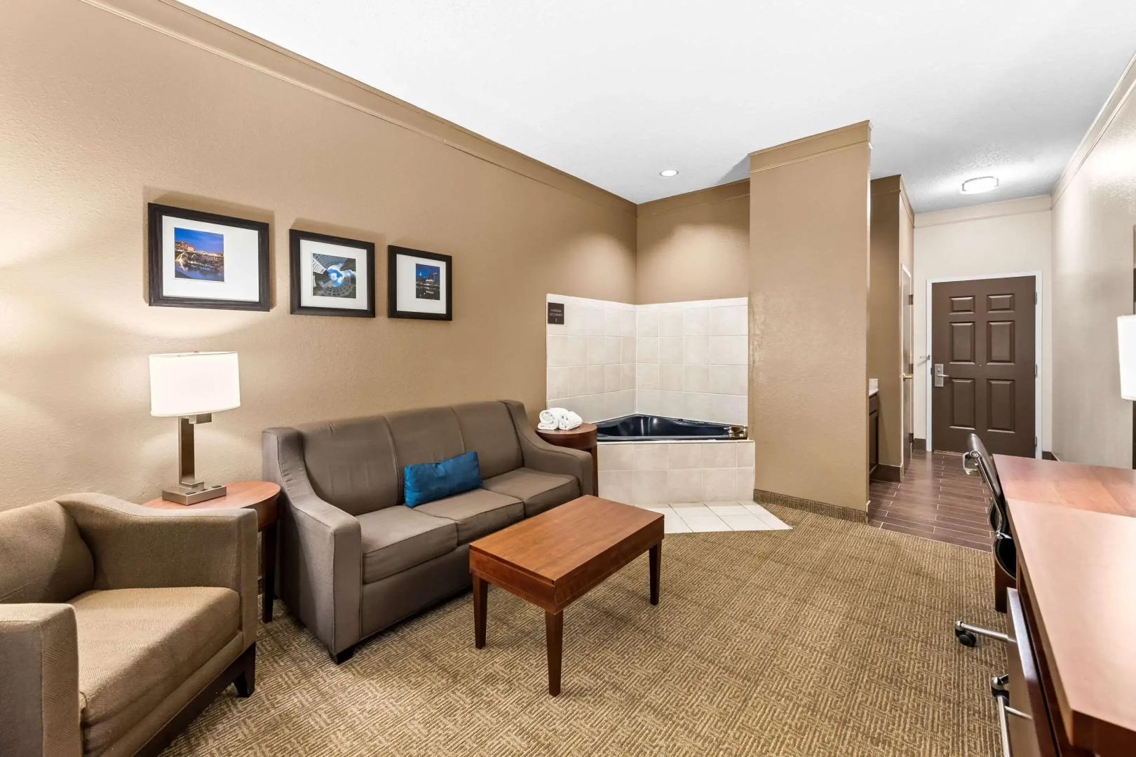 Comfort Inn & Suites Heath - Newark South