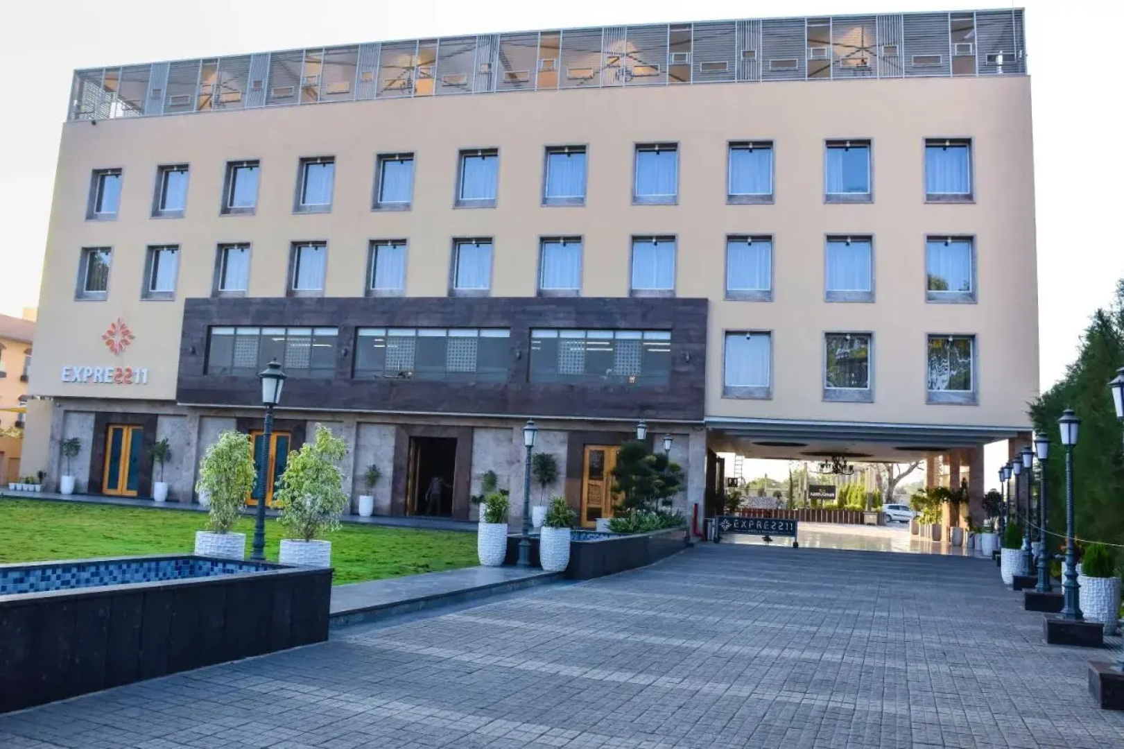 Express11 Hotel