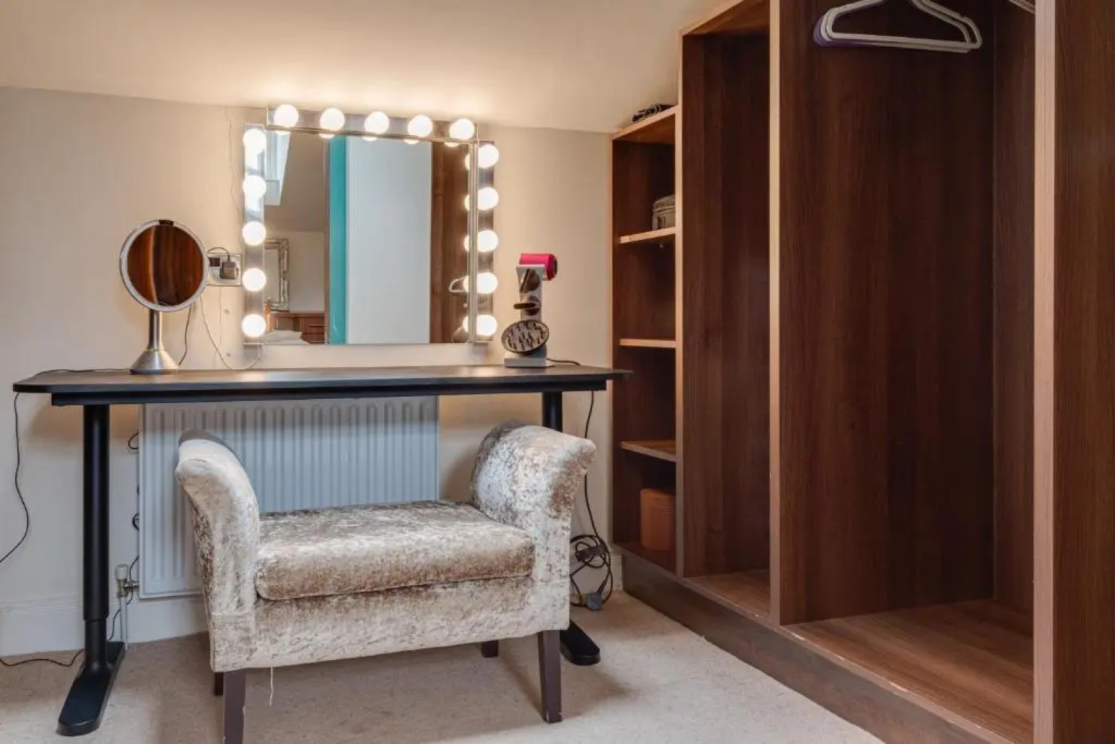 Modern, luxury suites with private bathrooms close to city centre