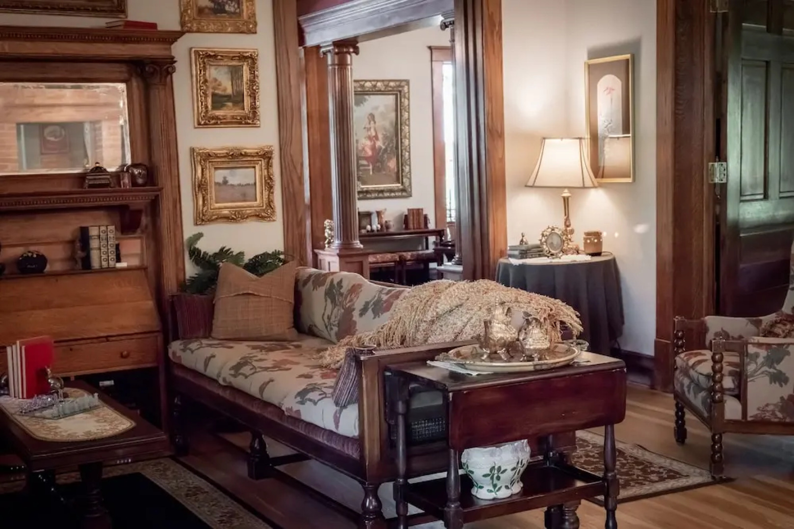 The Rusted Poppy Inn