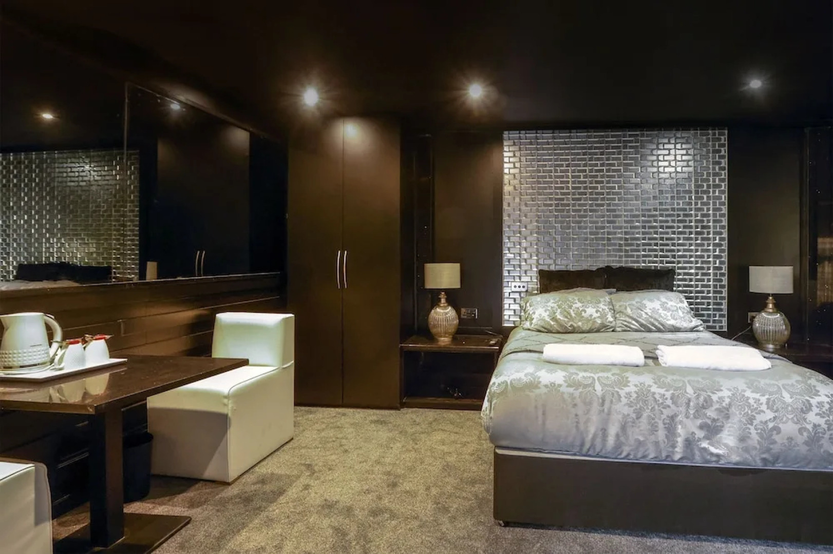 the sea lounge accommodation