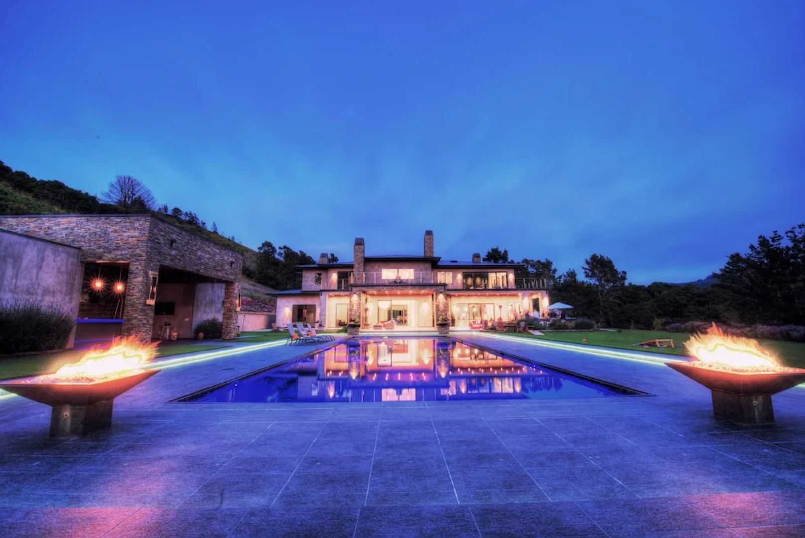 Lx1a: Luxury Contemporary Villa in The Middle of Nature