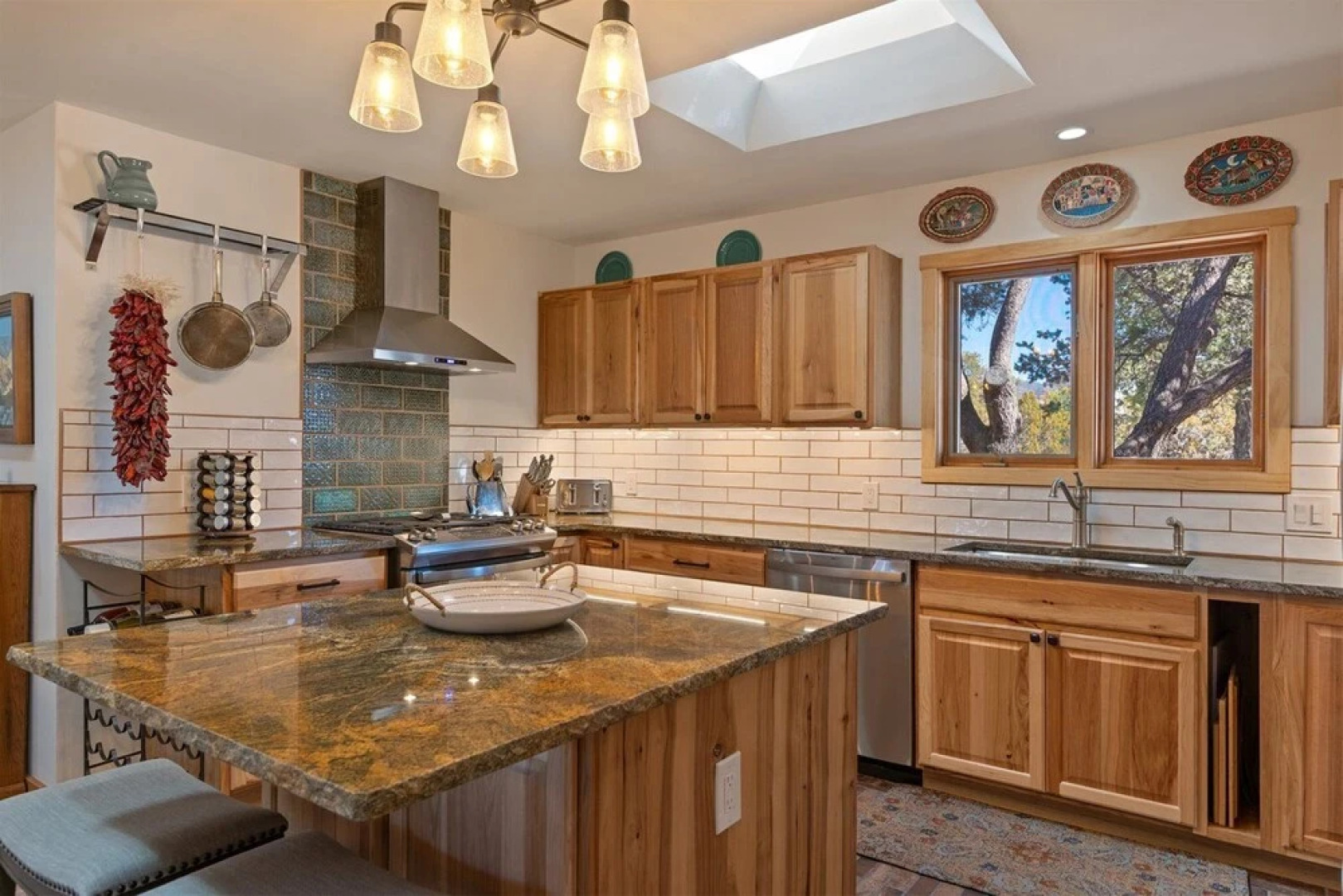 Sunlit Pines - Tucked in the Trees, Private Escape, Easy Drive to Plaza - NEW Listing