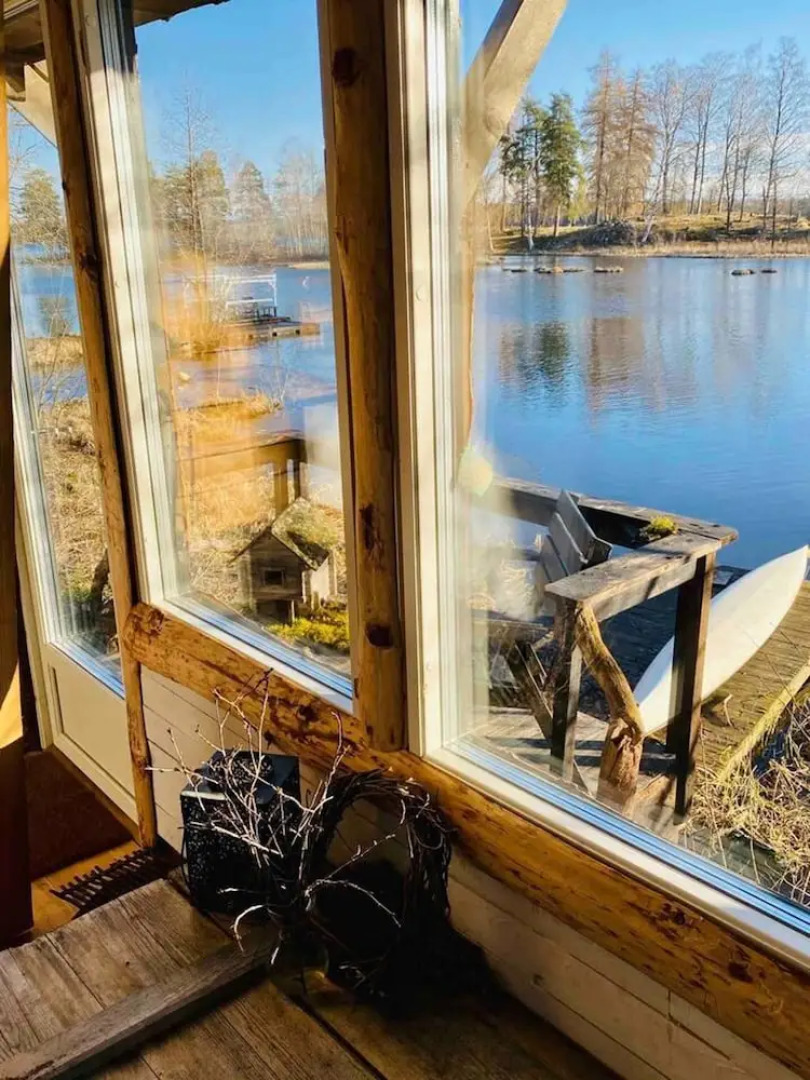 Romantic Cabin Right on the Lake With Fire Place