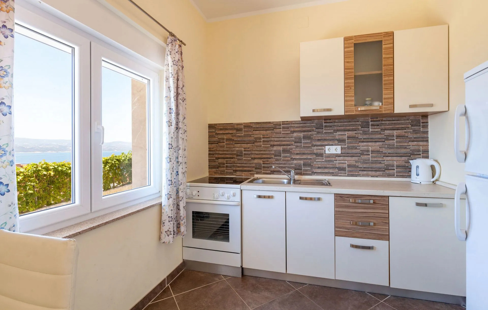 Apartment Ana - free parking: A4 Stanici, Riviera Omis