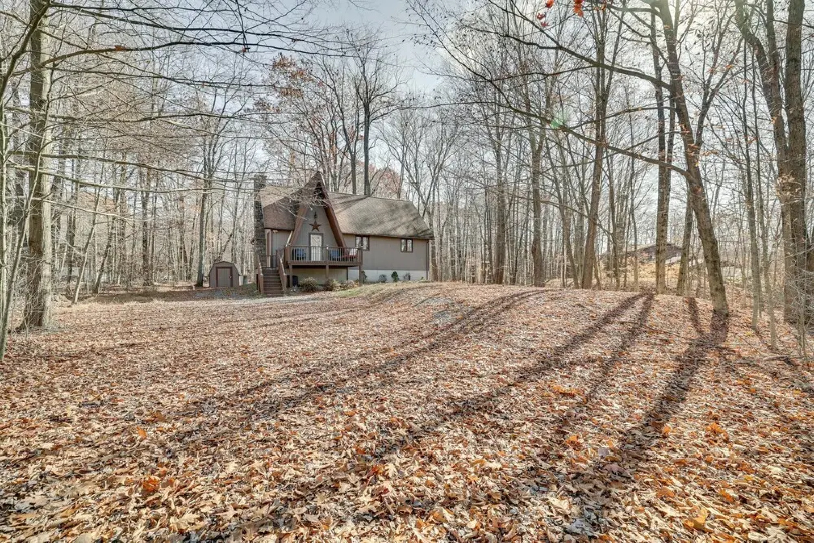 Peaceful Pocono Lake Cabin: Walk to Pine Lake!