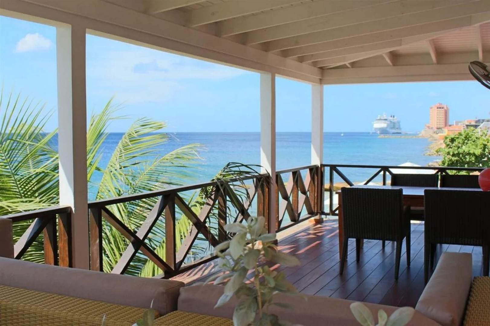 Scuba Lodge & Ocean Suites