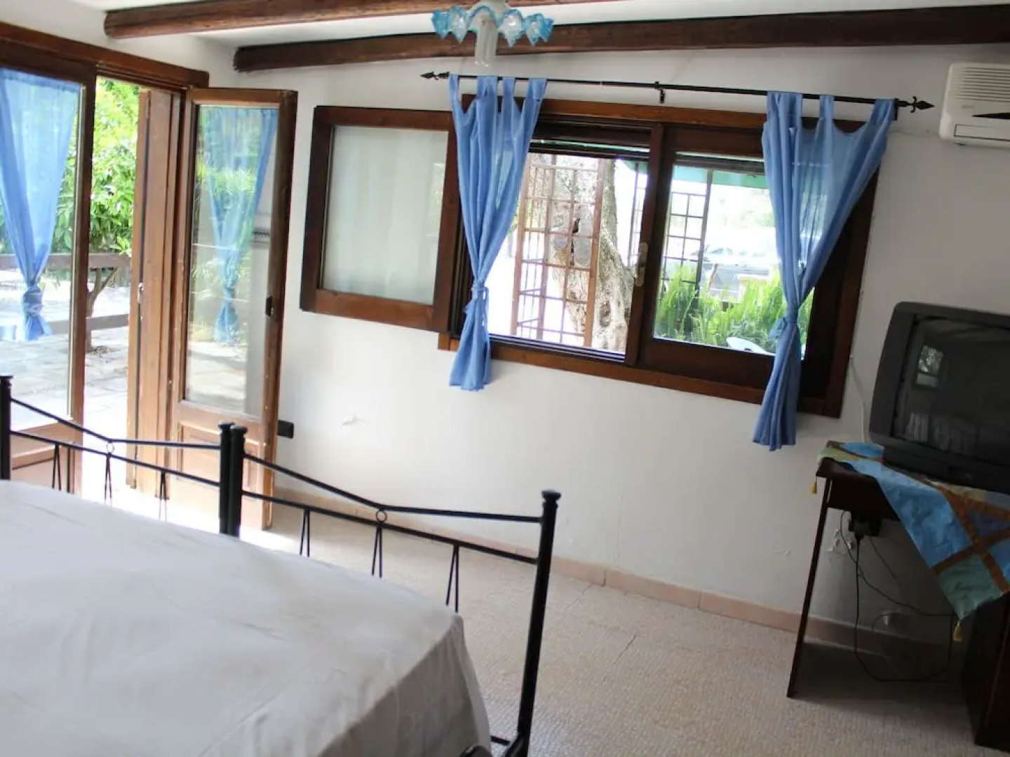 Secluded Holiday Home in Matino With Swimming Pool