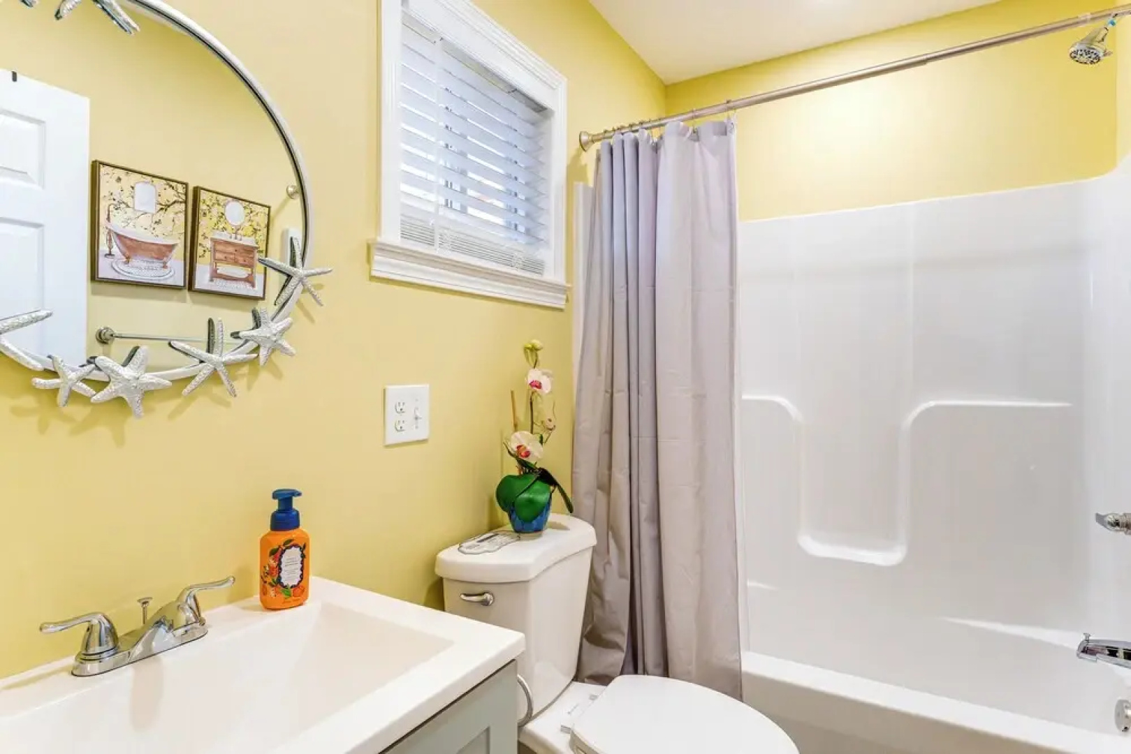 Walk Downtown: Charming Rome Abode w/ Yard!