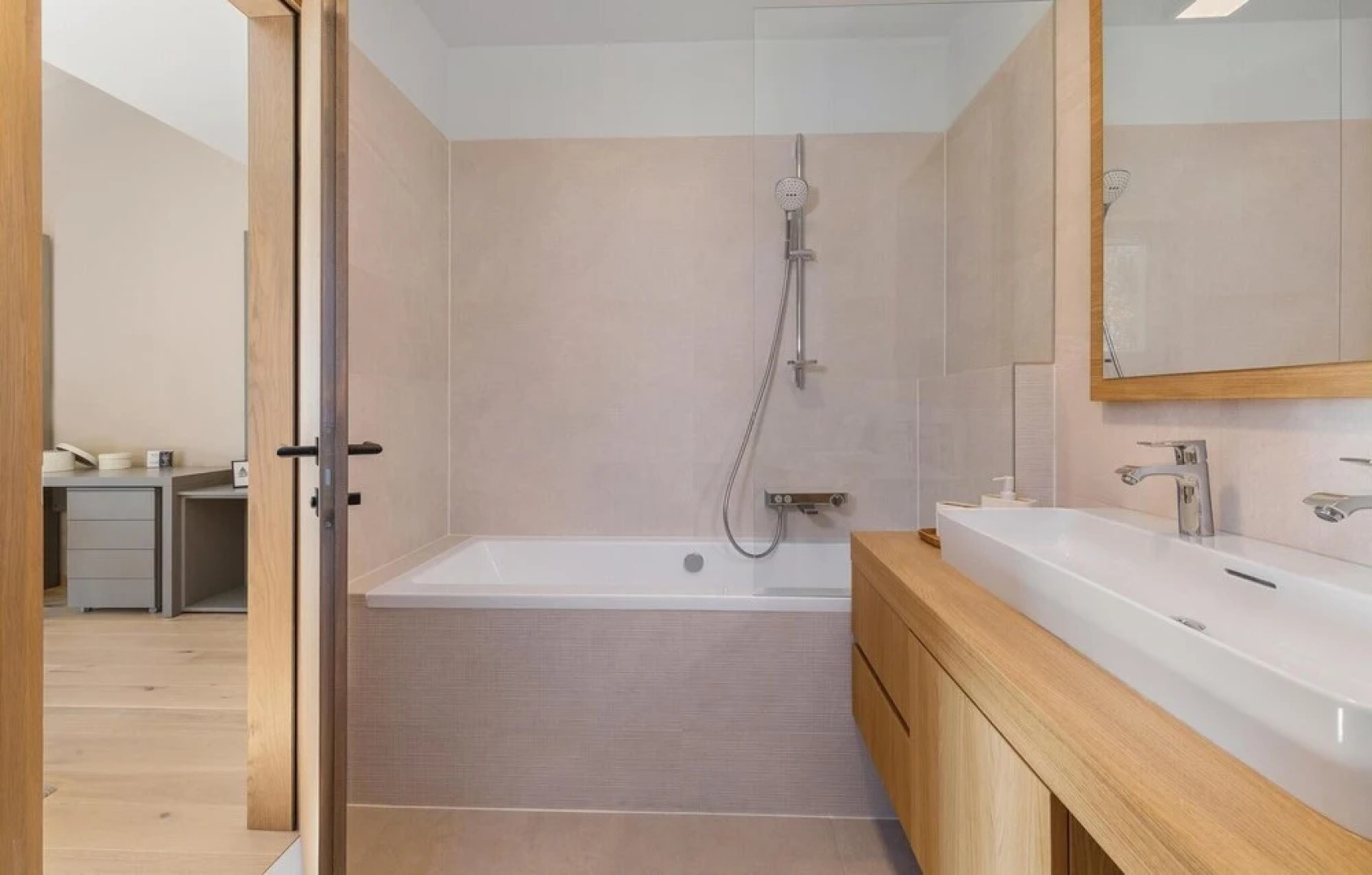 Beautiful Home in Babudri With 5 Bedrooms, Wifi and Outdoor Swimming Pool