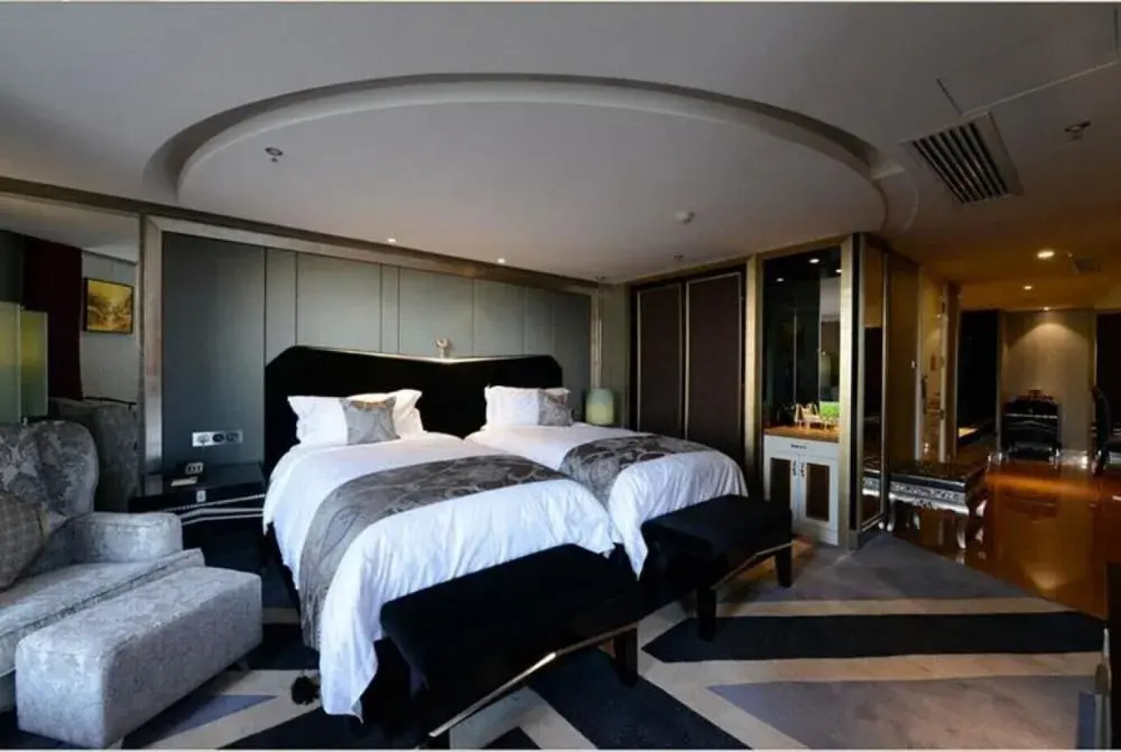 Ramada by Wyndham Luoyang Downtown