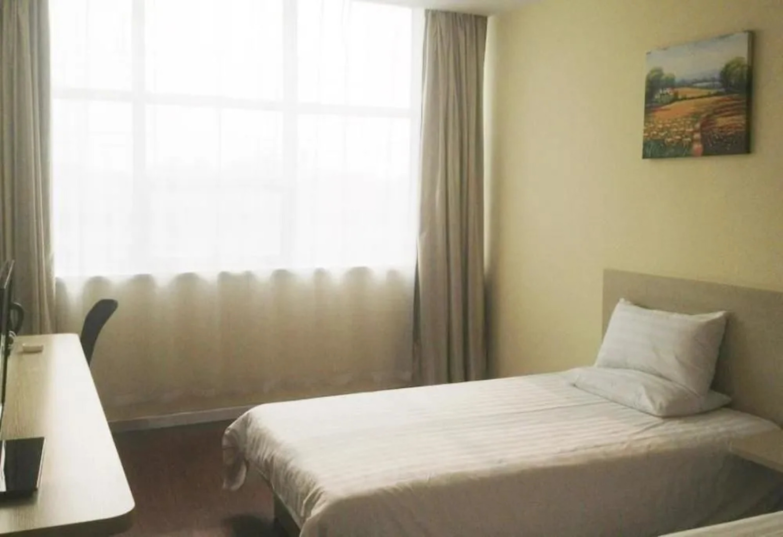 Home Inn Linyi Bus Station East Gate Jucai Road