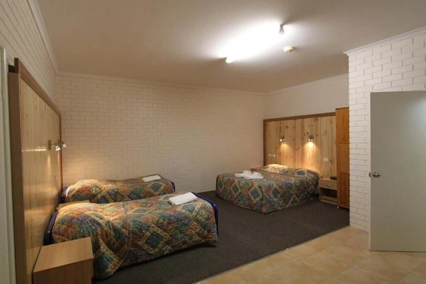 Lazy River Motor Inn