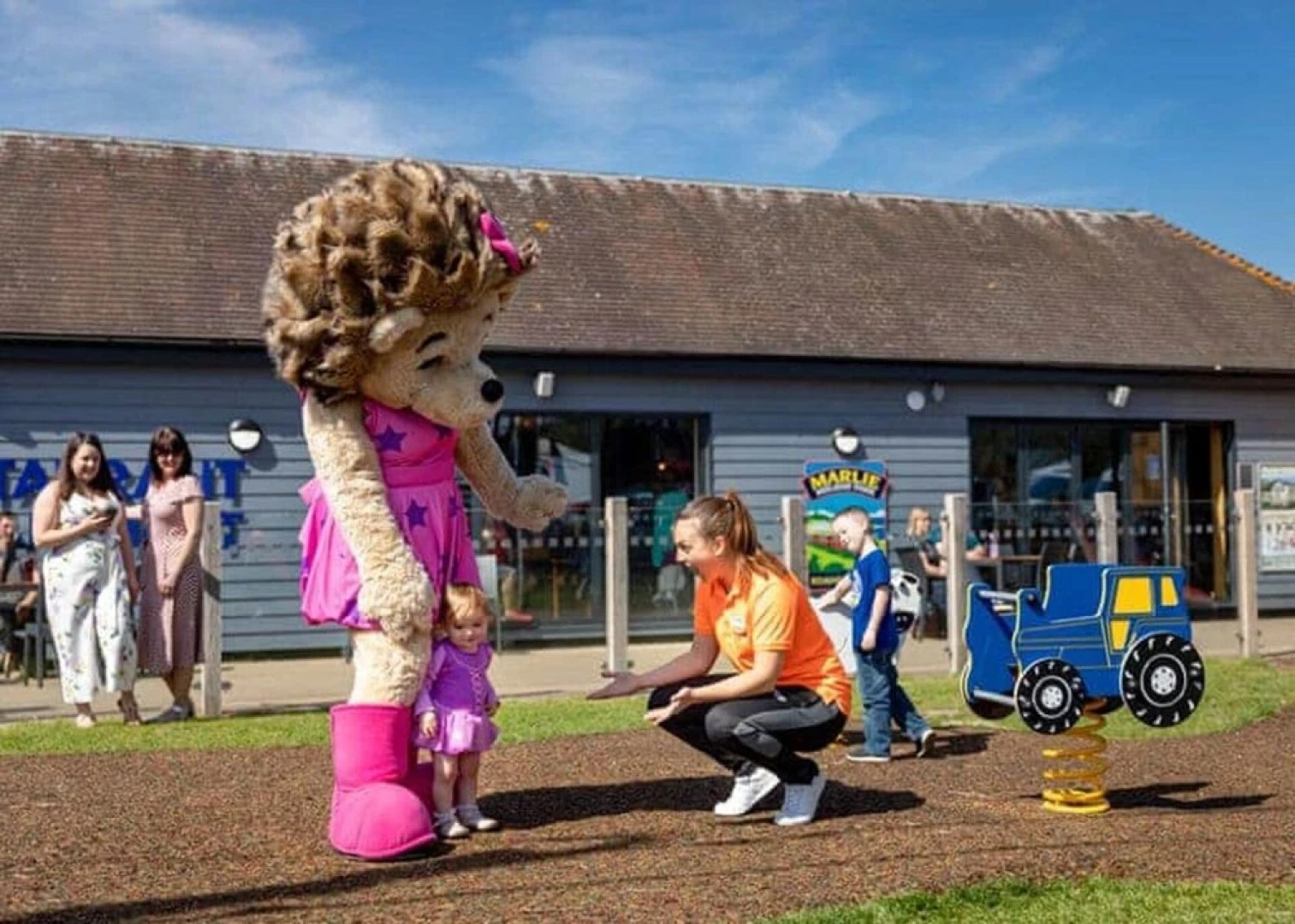 Spacious 2 bed Holiday Home Entertainment on Site