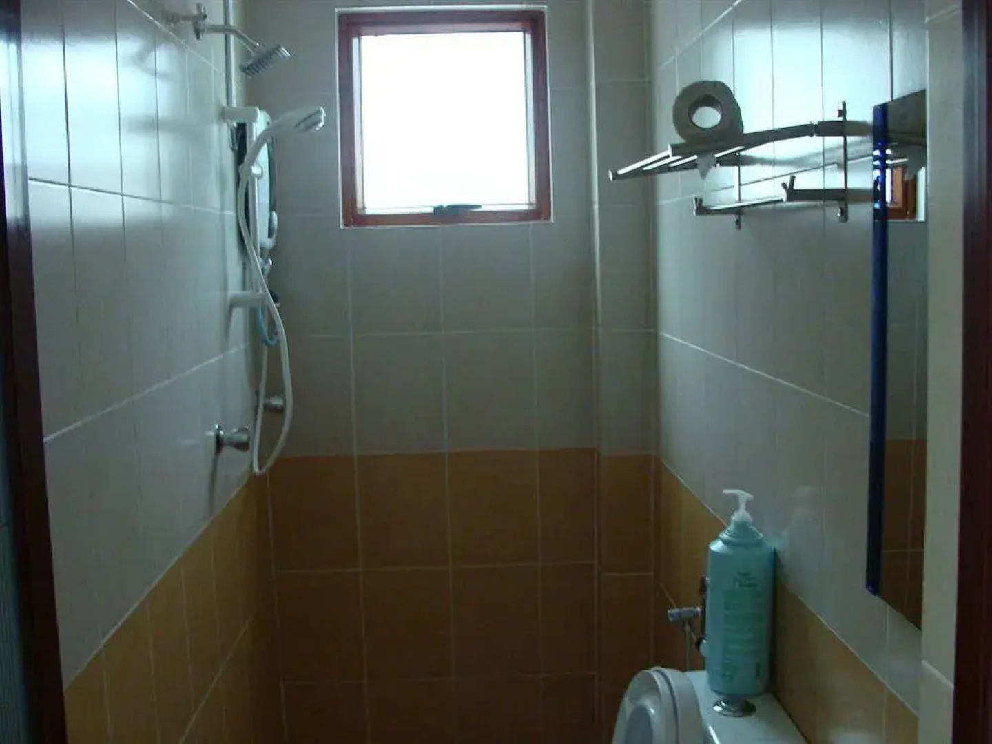 White House Homestay