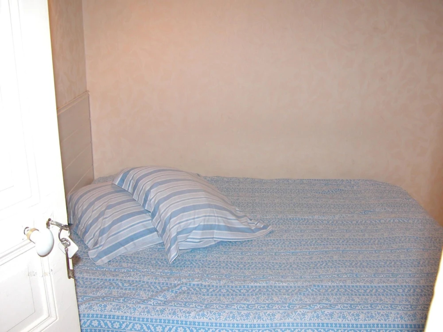 Studio in Néris-les-bains, With Enclosed Garden and Wifi
