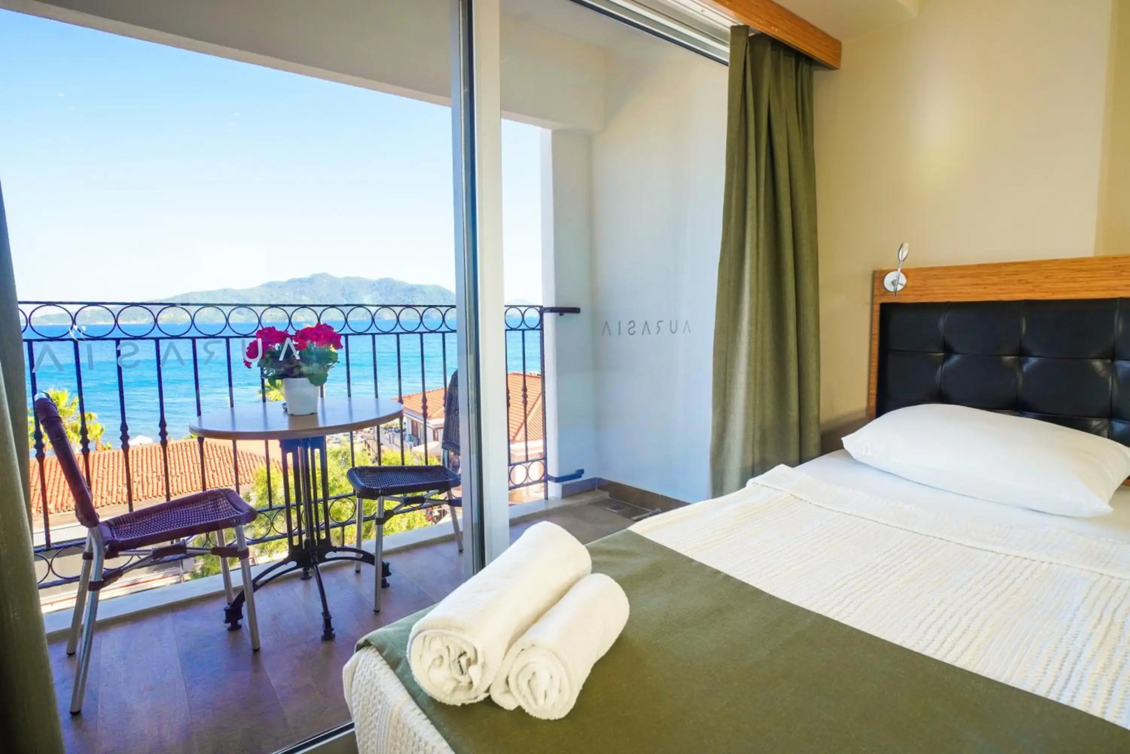 Aurasia SeaSide Hotel