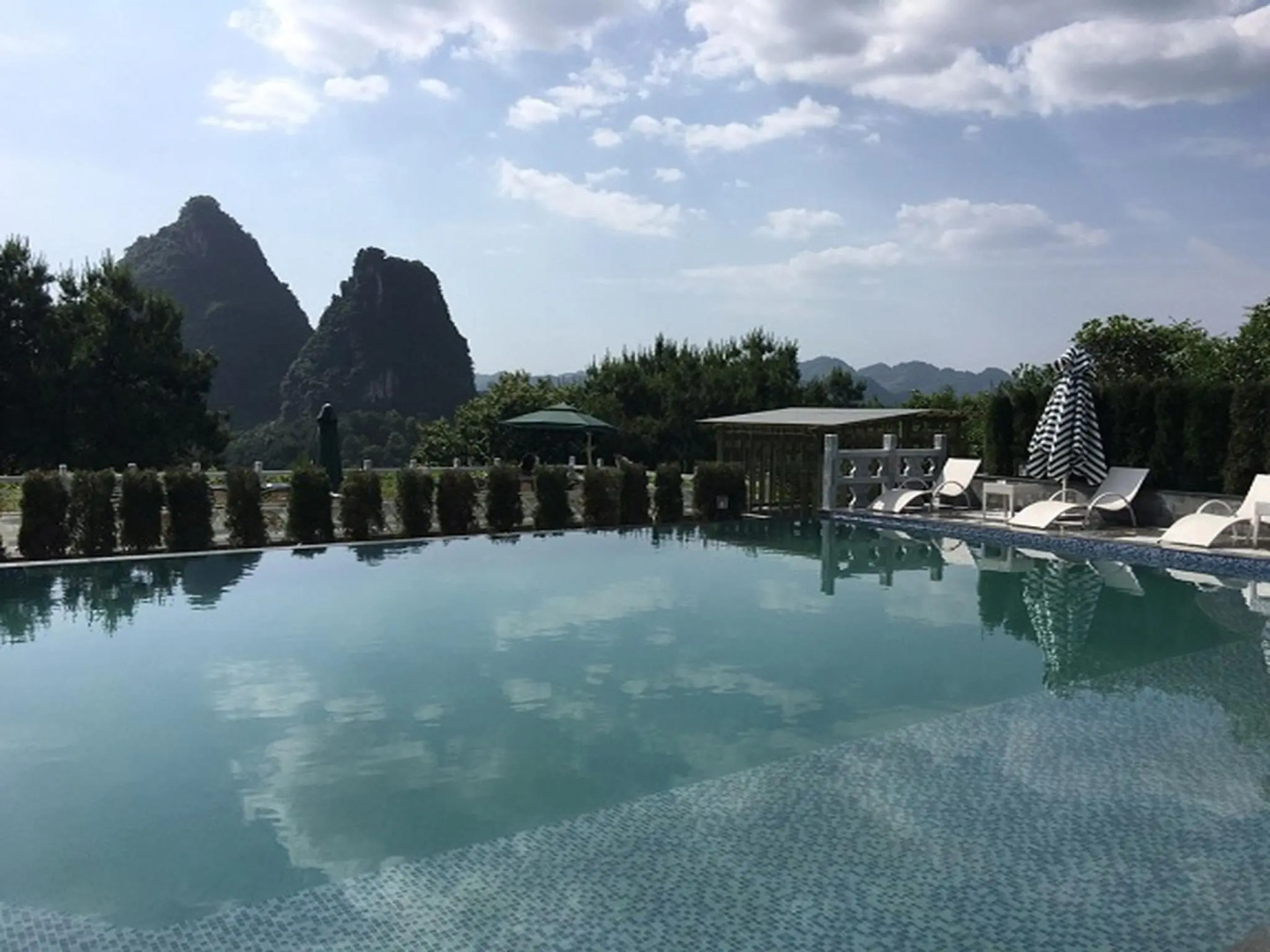 Yangshuo Mountain Top Retreat