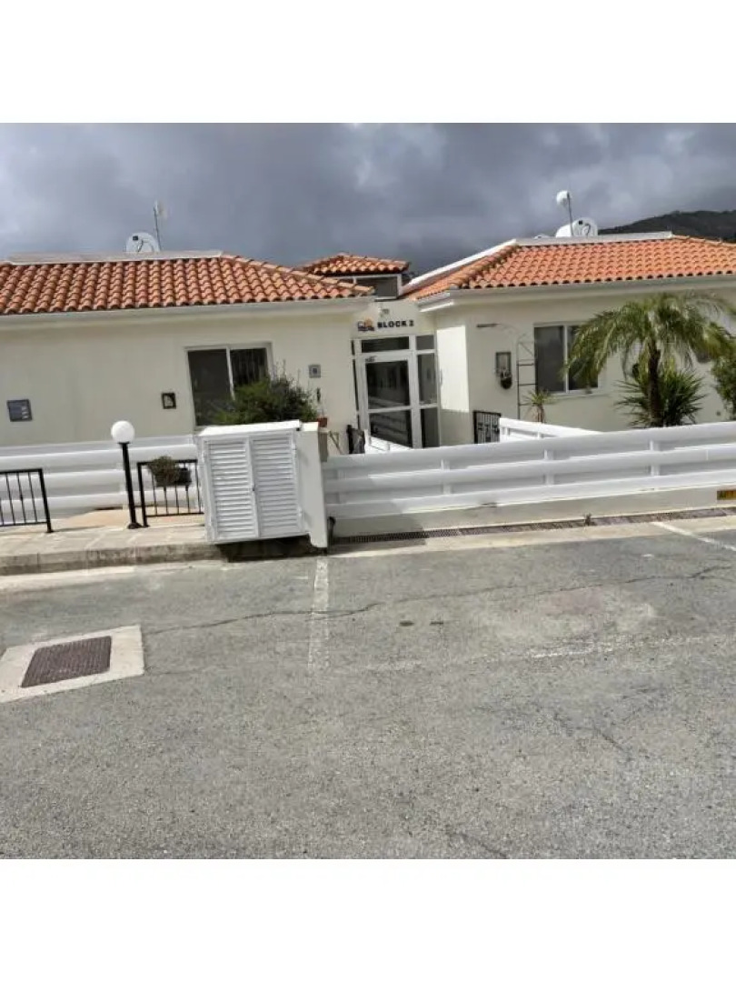 2 bed apt mountains and costal views with pool