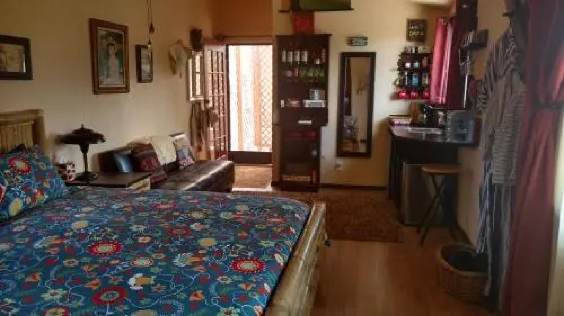 Vinophiliac Bed & Breakfast