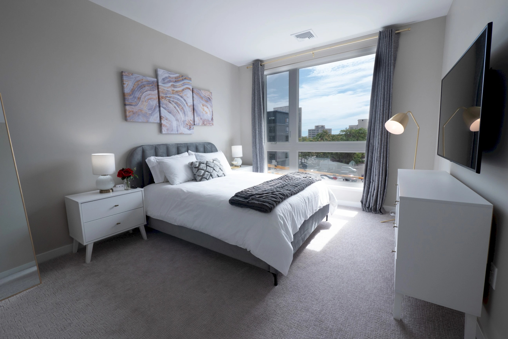 Luxurious 2BR - 2Bath W/ Gym | Downtown at Yale