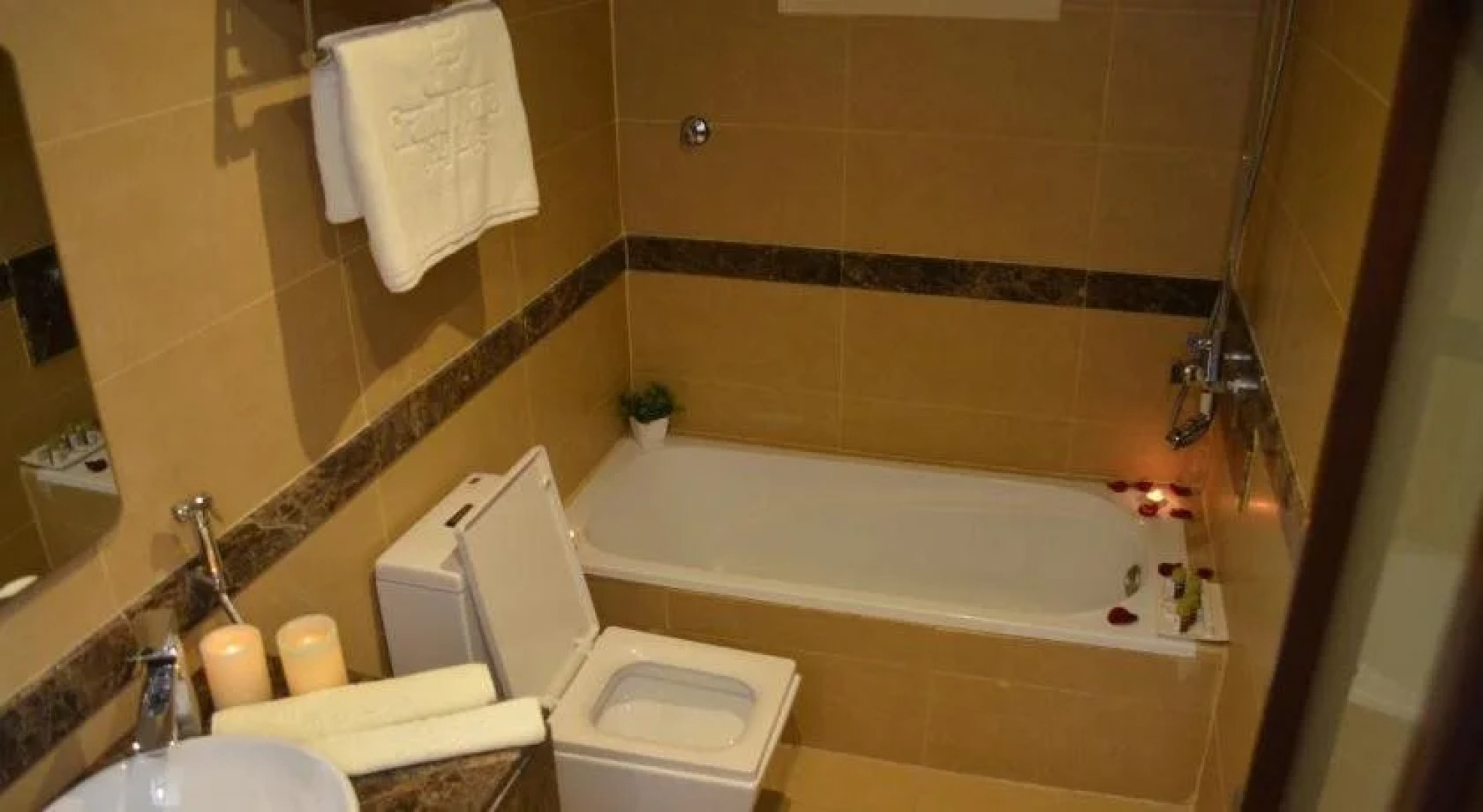 Grand Plaza Hotel Suites