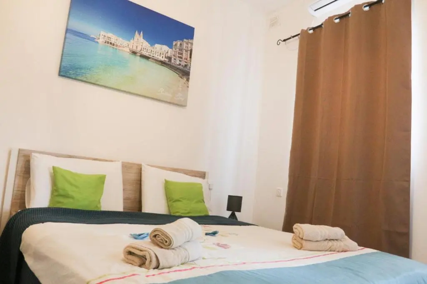 XL Central Home - Sleeps 10 people