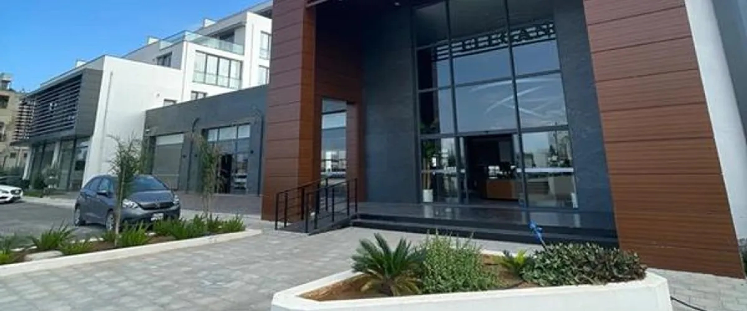 Ekor Elegance Hotel