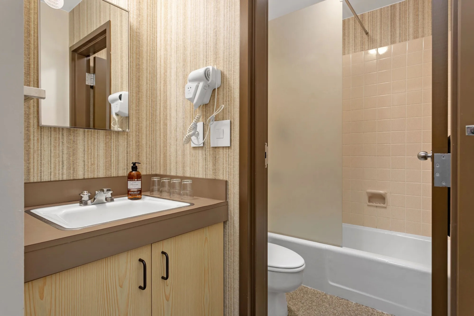 Konvin Hotel