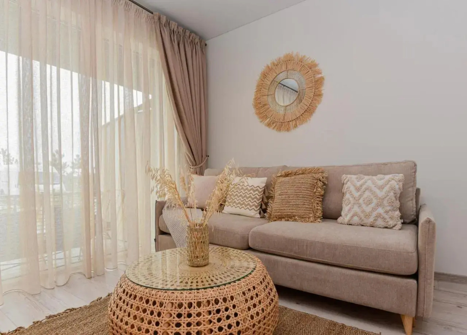 Stunning Seaside Studio with terrace and pool