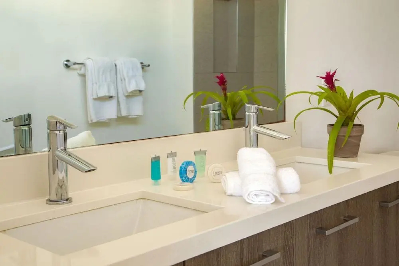 Bay Breeze Premium Apartments By Eskape Collection