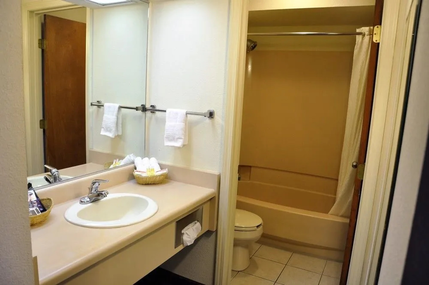 Mangnuson Hotel East Sandusky